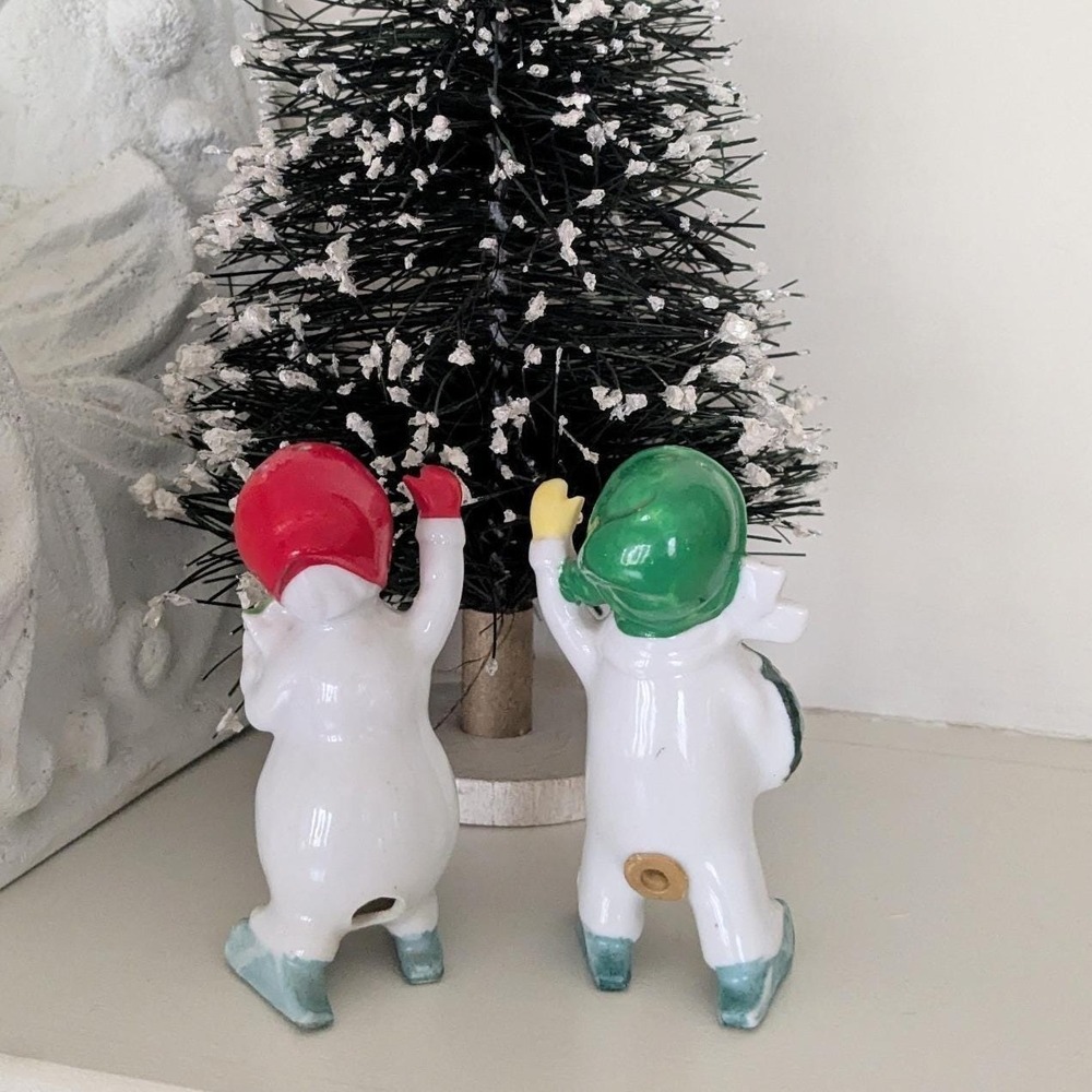 Vintage Norcrest Ice Skating Snowman Couple Christmas Salt Pepper Shakers Japan - Picture 2 of 5